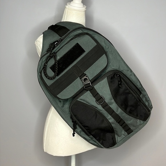 SIDE SHOULDER CROSS BODY GRAY & BLACK CONCEAL CARRY BACKPACK Unbranded - Picture 1 of 7